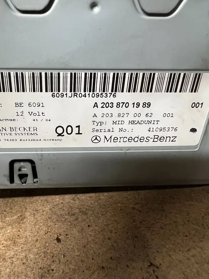 Mercedes-Benz C W203 (2000 - 2007) A2038270062 Магнитола / мультимедийная система — фото 3