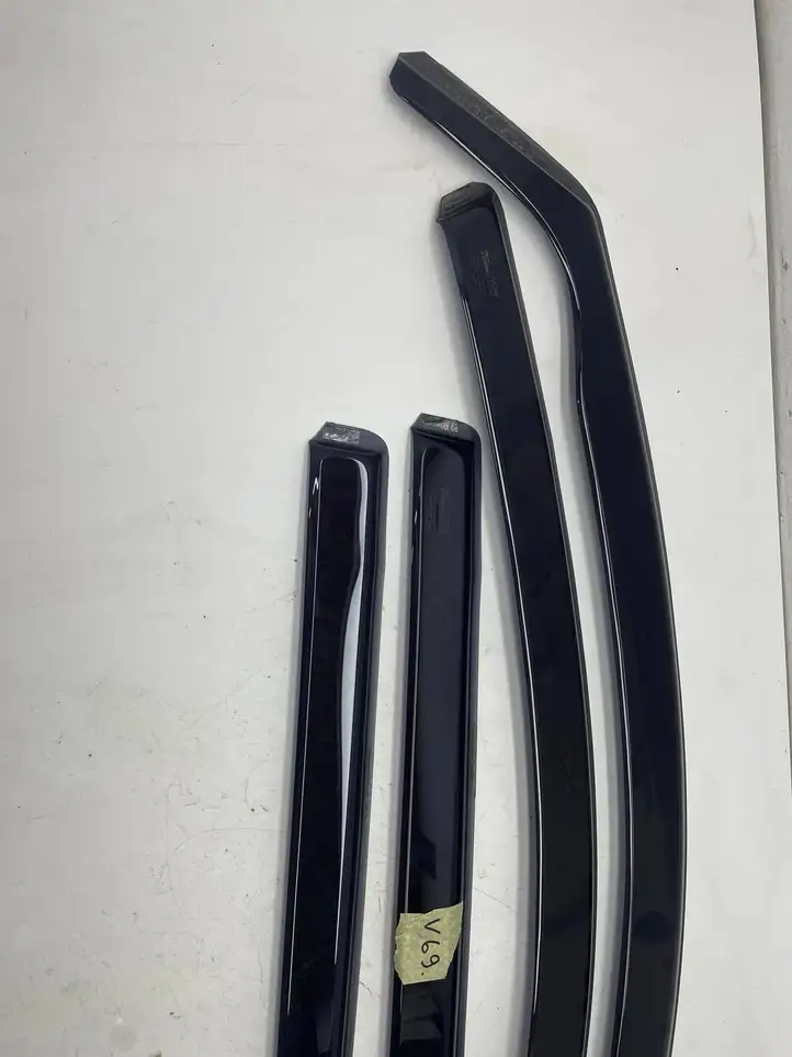 Volkswagen PASSAT B6 (2005 - 2010) Накладка стекла передней двери — фото 2
