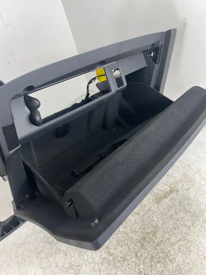 Audi A4 S4 B9 (2015 - 2019) 8W1857035B Бардачок в сборе — фото 3