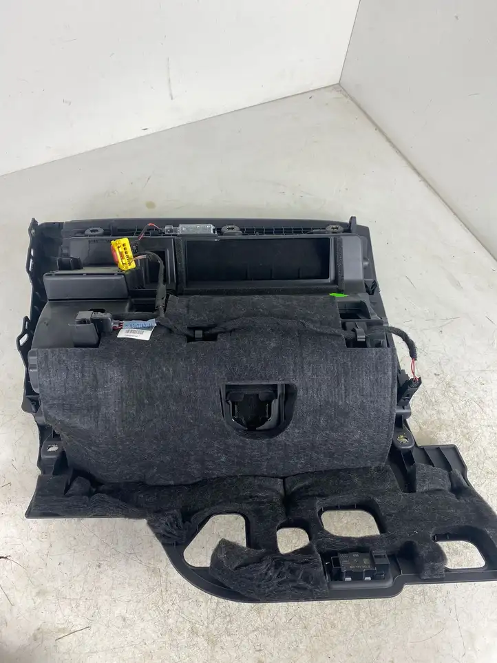 Audi A4 S4 B9 (2015 - 2019) 8W1857035B Бардачок в сборе — фото 4