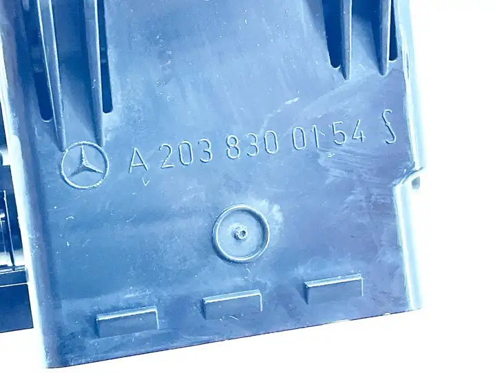 Mercedes-Benz C W203 (2000 - 2007) A2038300154 Боковой воздушный дефлектор — фото 2