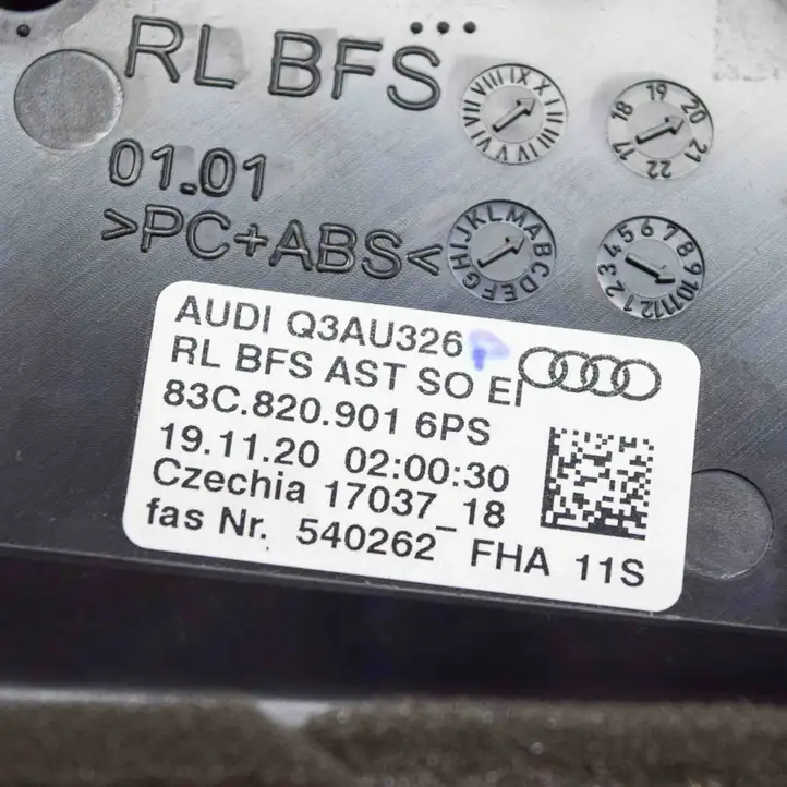 Audi Q3 F3 (2018 - ) 83C820901 Воздушная решетка панели — фото 5