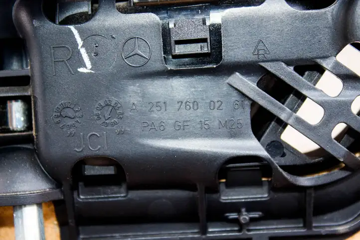 Mercedes-Benz R W251 (2005 - 2013) A2517200248 Обшивка передней двери — фото 15
