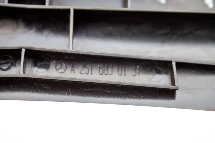 Mercedes-Benz R W251 (2005 - 2013) A2516890137 Розетка 12V (задняя) — фото 8