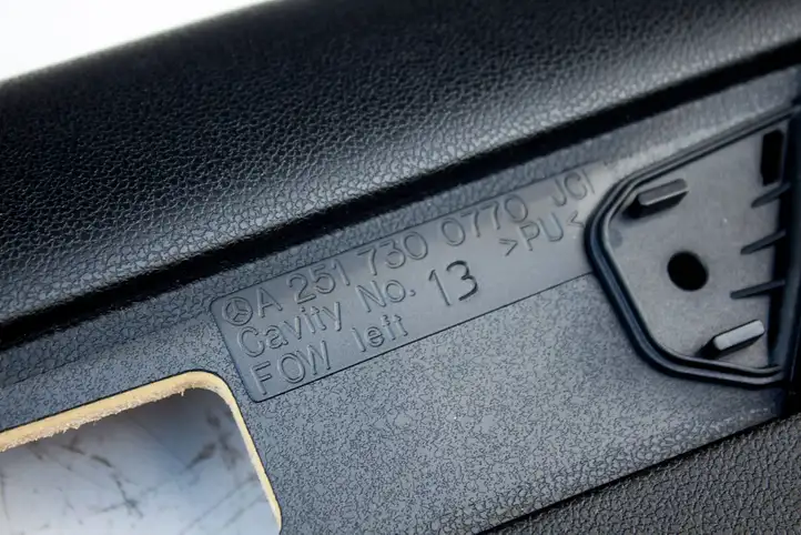 Mercedes-Benz R W251 (2005 - 2013) A2517300148 Обшивка задней двери — фото 12