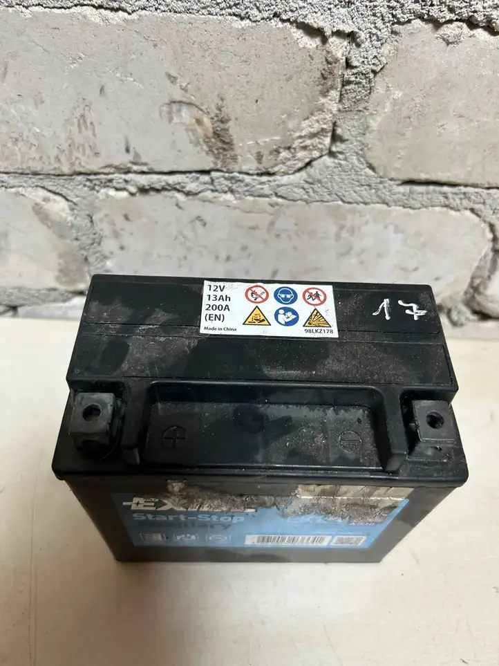 Mercedes-Benz E W211 (2002 - 2009) Аккумулятор — фото 1