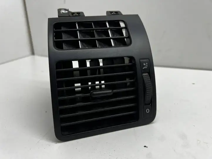 Volkswagen Touran I (2003 - 2010) 1T0819703B Боковой воздушный дефлектор — фото 2