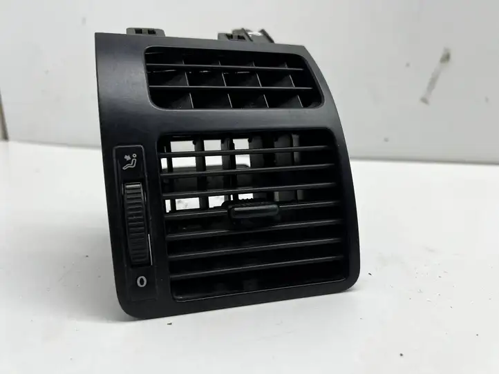 Volkswagen Touran I (2003 - 2010) 1T0819704B Боковой воздушный дефлектор — фото 1