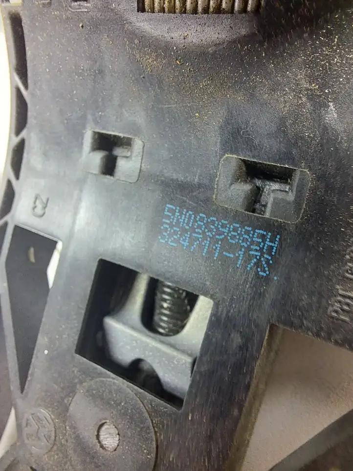 Volkswagen Golf VI (2009 - 2013) 5N0839885H Наружная ручка двери — фото 3