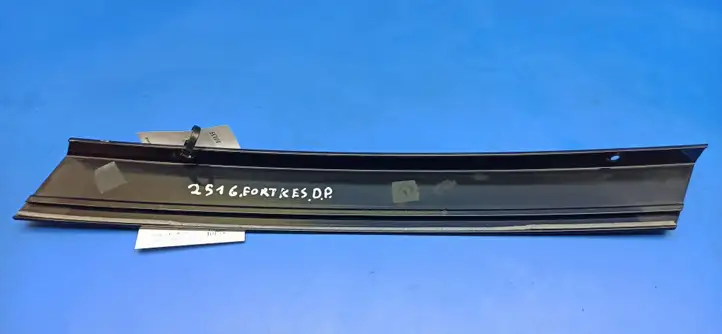 Mercedes-Benz R W251 (2005 - 2013) 2516700687 Прочая отделка задней двери — фото 2