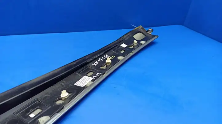Mercedes-Benz SLK R171 (2005 - 2011) A1716900439 Накладка стоек лобового стекла — фото 2
