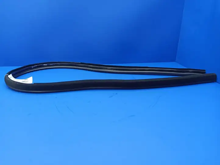 Mercedes-Benz E C207 W207 (2009 - 2017) A2076920376 Уплотнитель передней двери — фото 4