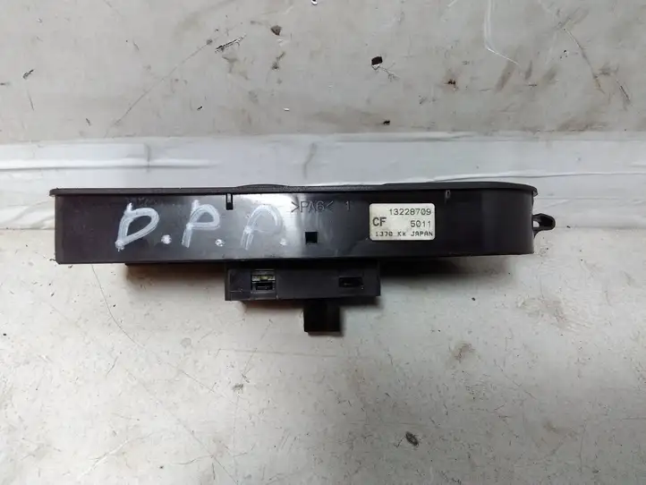 Opel Astra J (2009 - 2012) 13228709 Кнопка стеклоподъемников — фото 3