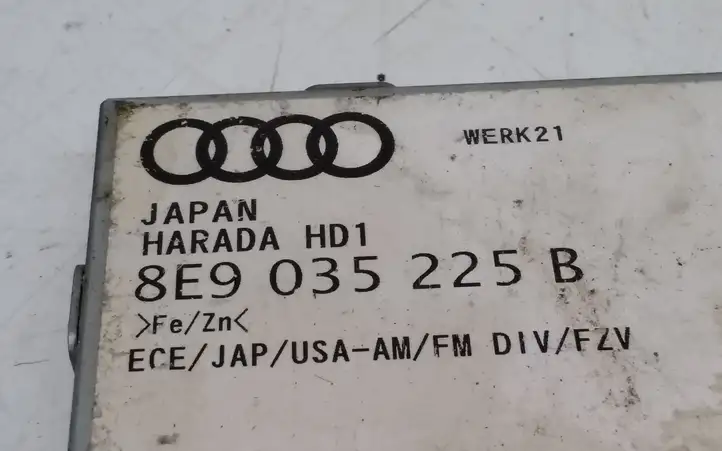 Audi A4 S4 B6 8E 8H (2000 - 2006) 8E9035225B Усилитель антенны — фото 2