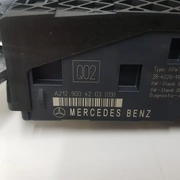Mercedes-Benz C W204 (2007 - 2014) A2129004203 Доводчик крышки багажника — фото 8