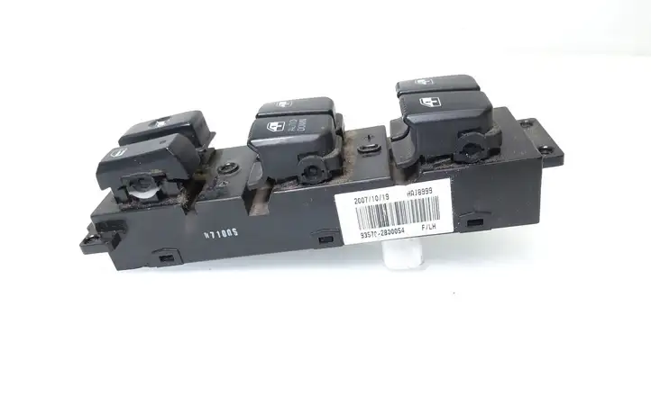 Hyundai Santa Fe (2005 - 2009) 935702B000 Блок кнопок стеклоподъемников — фото 2