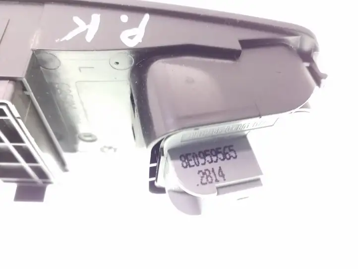 Audi A1 (2010 - 2014) 8E0959565 Кнопка стеклоподъемников — фото 4