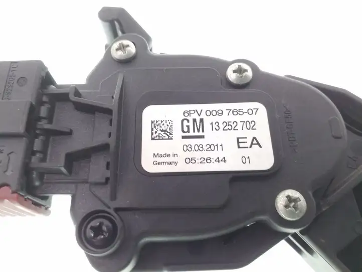 Opel Astra J (2009 - 2012) 13252702 Педаль акселератора — фото 3