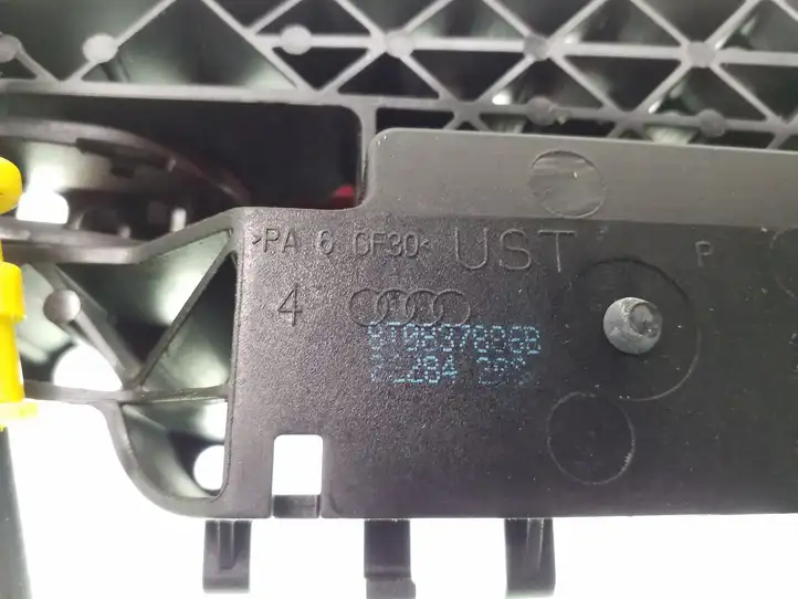 Audi A1 (2010 - 2014) 8T0837886B Наружная ручка двери — фото 4