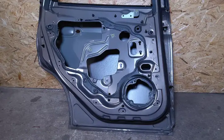 Ford C-MAX II (2010 - 2015) Задняя дверь — фото 3
