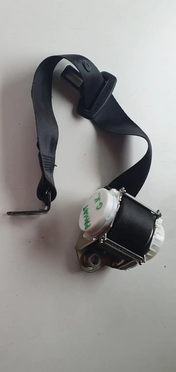 Volkswagen PASSAT B7 (2011 - 2014) Задний ремень безопасности — фото 1