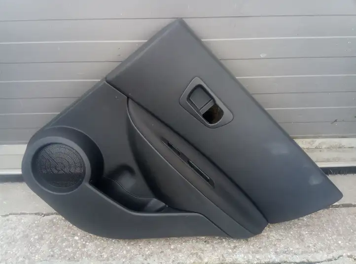 Nissan Qashqai (2006 - 2010) Обшивка задней двери — фото 1