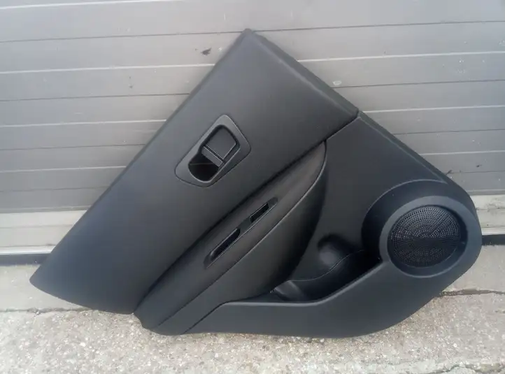 Nissan Qashqai (2006 - 2010) Обшивка задней двери — фото 1