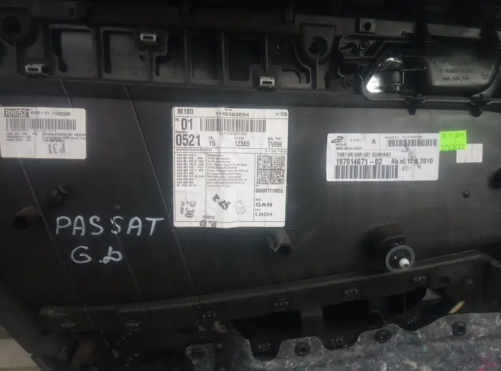 Volkswagen PASSAT B7 (2011 - 2014) Обшивка задней двери — фото 3