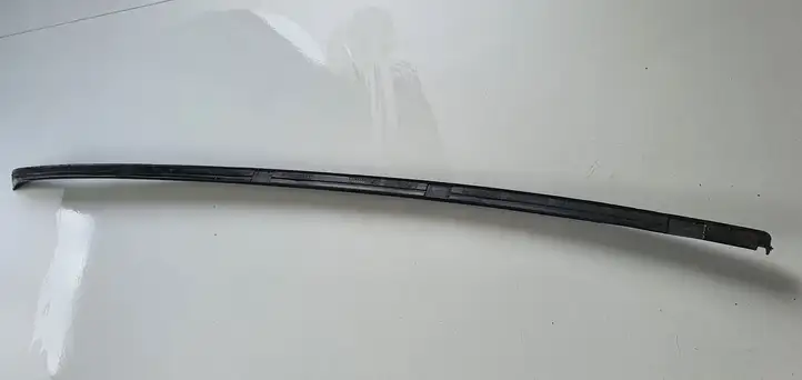 Volkswagen PASSAT B7 (2011 - 2014) Накладка стоек лобового стекла — фото 3