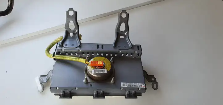Toyota Prius (XW30) (2009 - 2015) Подушка безопасности пассажира — фото 4
