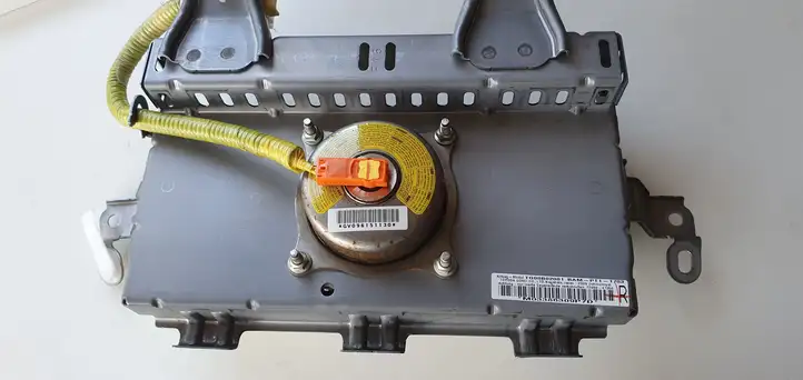 Toyota Prius (XW30) (2009 - 2015) Подушка безопасности пассажира — фото 5