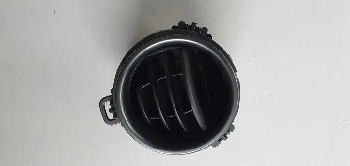 Toyota Yaris (2012 - 2014) Боковой воздушный дефлектор — фото 2
