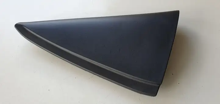 Toyota Yaris (2012 - 2014) Накладка стекла задней двери — фото 1