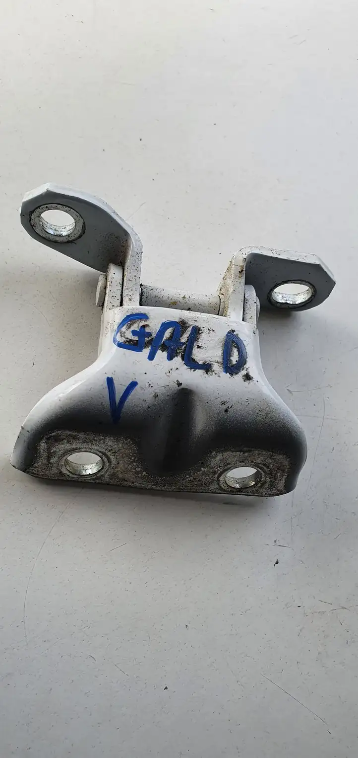 Hyundai i30 (2007 - 2012) Верхняя петля задней двери — фото 1
