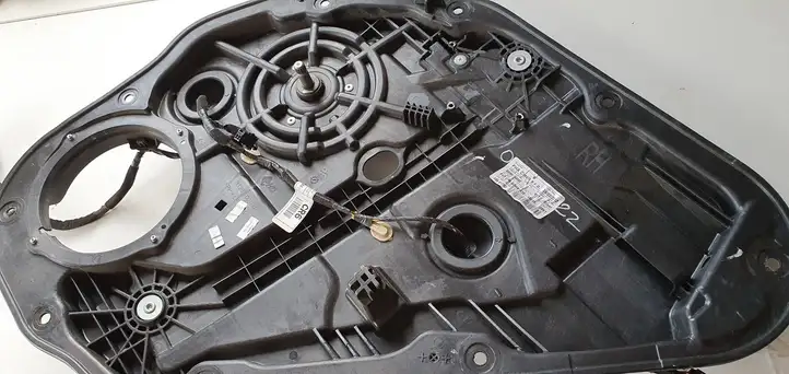 Hyundai i30 (2012 - 2015) Механический стеклоподъемник задней двери — фото 4
