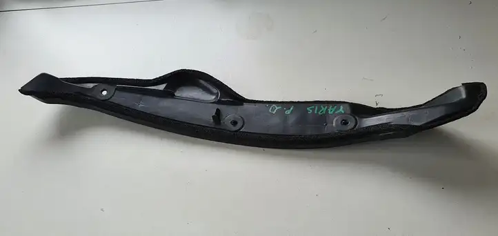 Toyota Yaris (2012 - 2014) Накладка крыла — фото 1