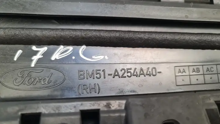 Ford Focus ST (2015 - 2018) BM51A254A40 Накладка стекла задней двери — фото 2