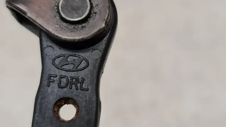 Hyundai i30 (2007 - 2012) Ограничитель задней двери — фото 2