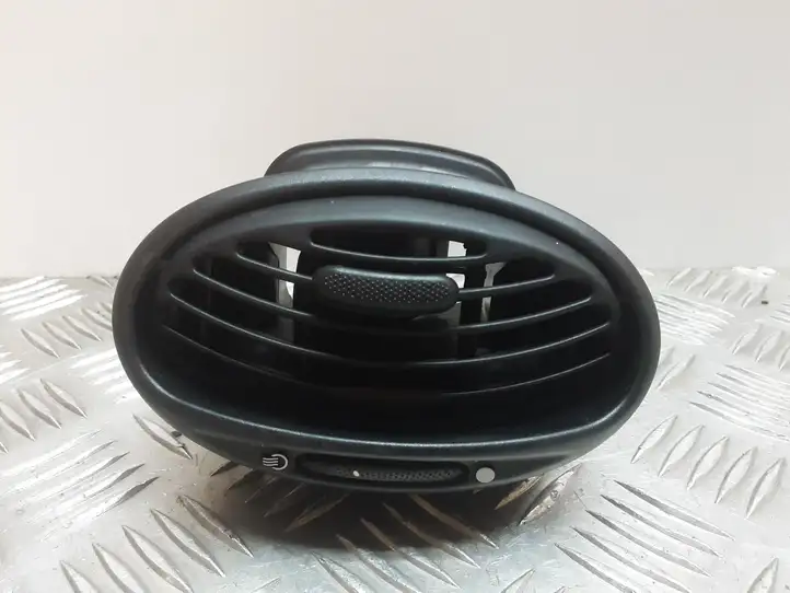 Ford Focus (1998 - 2004) 98AB19893AKW Центральный воздушный дефлектор — фото 1