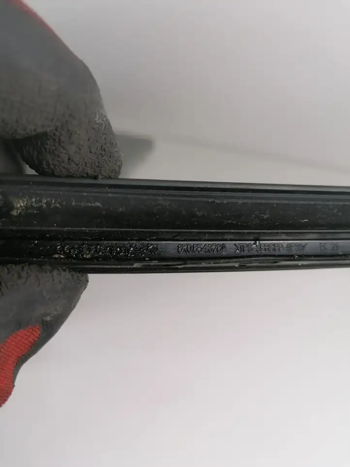 Audi A4 S4 B8 8K (2007 - 2011) 8K0854328 Накладка стоек лобового стекла — фото 2