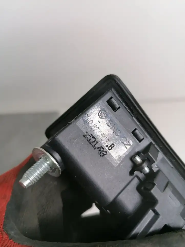 Audi A4 S4 B8 8K (2007 - 2011) 5N0827566B Кнопка закрытия крышки багажника — фото 3