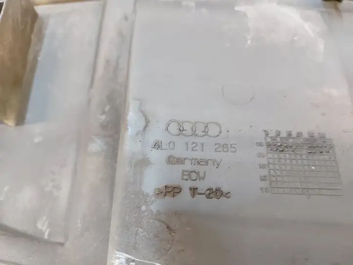 Audi Q7 4L (2005 - 2009) 4L0121285 Верхняя панель радиатора — фото 3