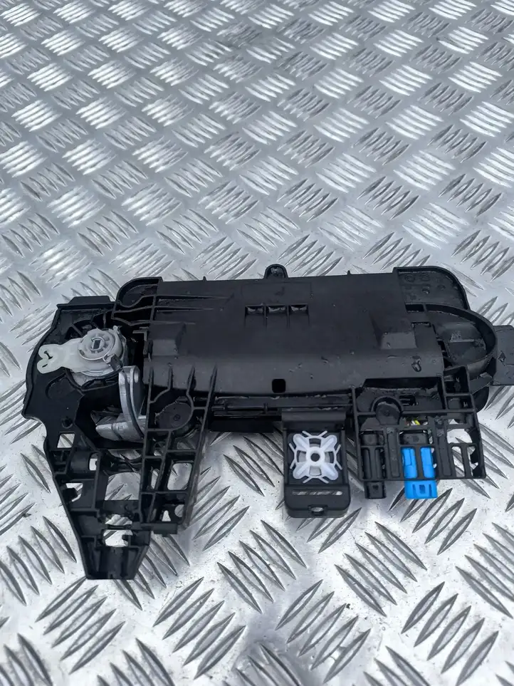BMW 4 G22 G23 G24 G26 (2020 - ) 5A68EF5 Крепление наружной ручки передней двери — фото 1