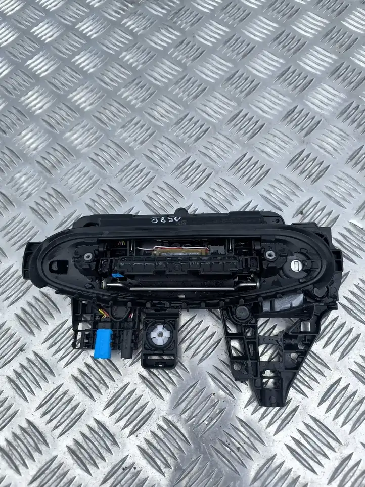 BMW 4 G22 G23 G24 G26 (2020 - ) 5A68EF5 Крепление наружной ручки передней двери — фото 3
