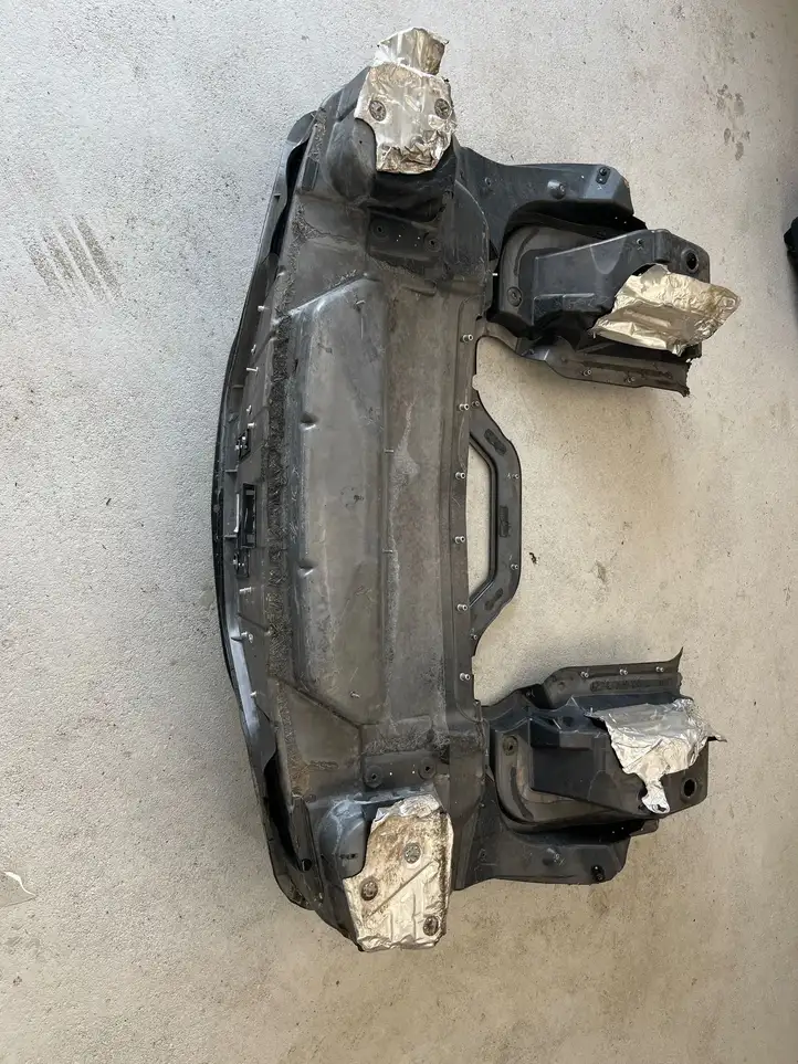 Chevrolet Corvette C8 (2020 - ) 1G1MB3D40M5111256 Другая часть кузова — фото 2