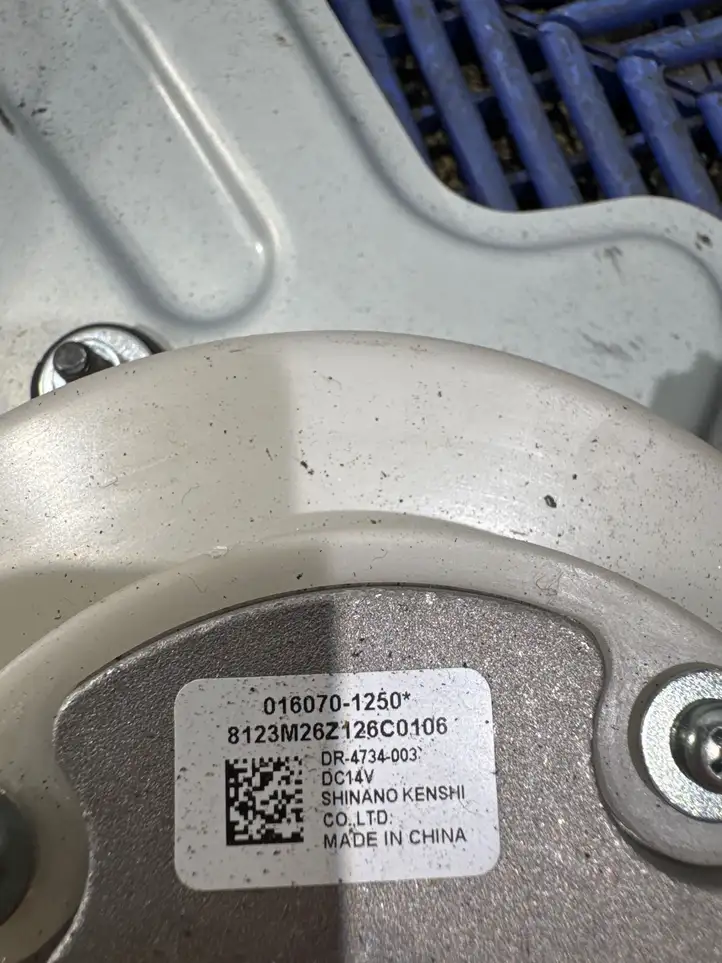 Toyota Prius+ (ZVW40) (2011 - 2018) 0160701250 электрический вентилятор батареи автомобиля — фото 7