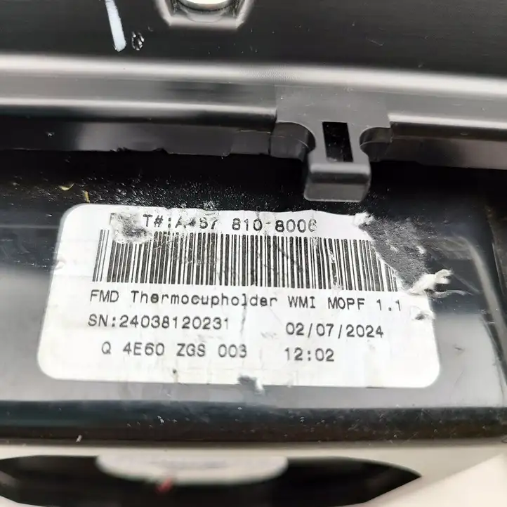 Mercedes-Benz GLE W167 (2019 - ) A1678108006 Передний подстаканник — фото 8
