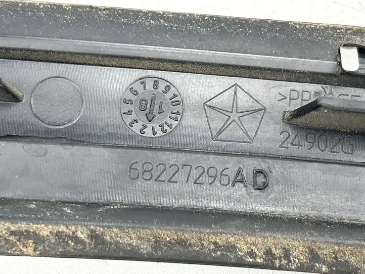 Chrysler Pacifica (2016 - ) 68227296AD Облицовка заднего бокового стекла — фото 5