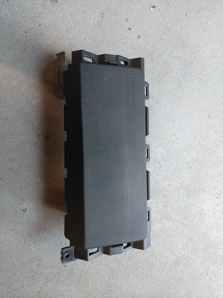 Subaru Outback (BT) (2019 - ) GA51303450 Коленная подушка безопасности — фото 1