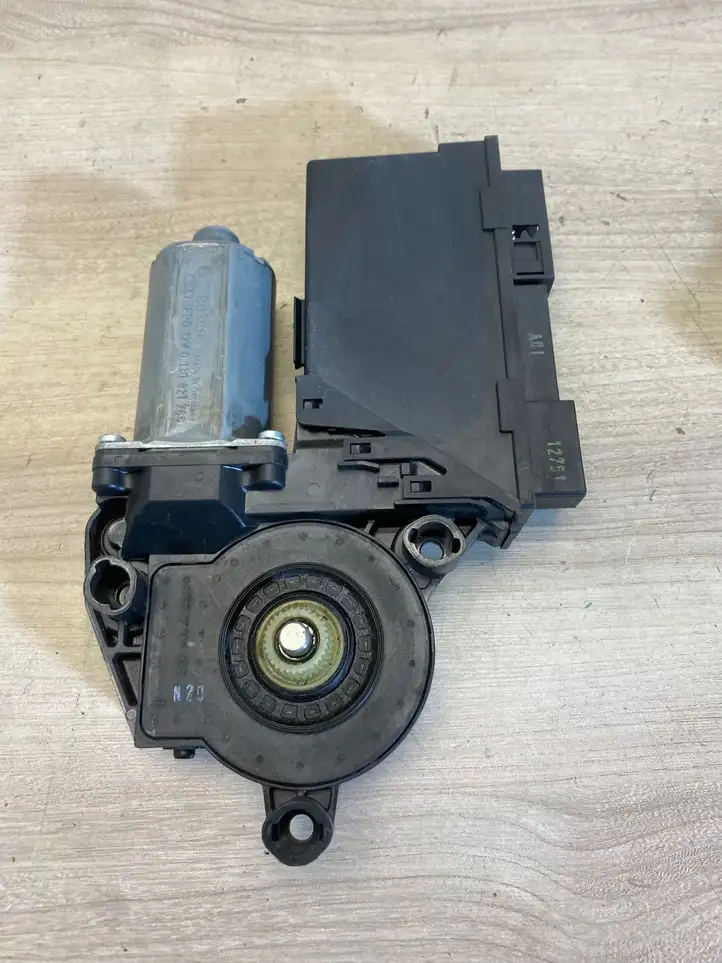 Seat Exeo (3R) (2008 - 2013) 8E0959801E Стеклоподъемник задней двери — фото 4